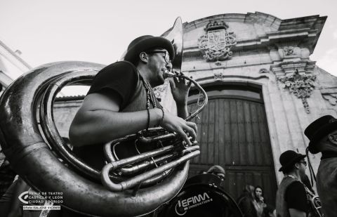 "Flow!!!" - EL PUNTILLO CANALLA BRASS BAND — foto 15 de 18