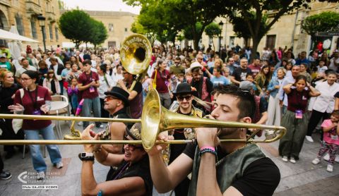 "Flow!!!" - EL PUNTILLO CANALLA BRASS BAND — foto 3 de 18