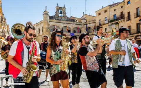 "Flow!!!" - EL PUNTILLO CANALLA BRASS BAND — foto 6 de 10