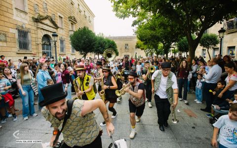 "Flow!!!" - EL PUNTILLO CANALLA BRASS BAND — foto 10 de 18