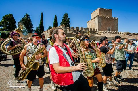 "Flow!!!" - EL PUNTILLO CANALLA BRASS BAND — foto 2 de 10