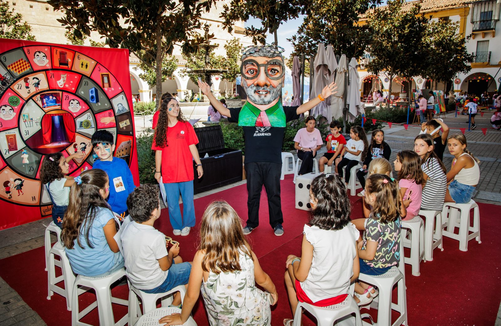 Niños jugando en una de las instalaciones del Divierteatro